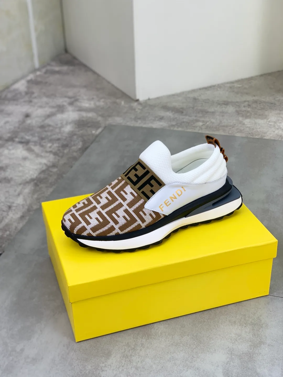 ​Men's shoes 💰P440 💰【New】Little monster 🆘 New FENDI 🕶️🕶️Simple routing effect, showing an elegant and cool driving shoe 🎬Using imported calfskin + first-layer pigskin lining🐂Excellent material🎬Detailed workmanship 🤗Comfortable foot feel➰➰. ​Pair it with any outfit to show your taste and temperament, low-key luxury ♻️Design ​simple and elegant ​noble and fashionable 🍃​Very loved and favored by trendy men 💓❤️size: 38-44 (45 customized) 3️⃣colors available